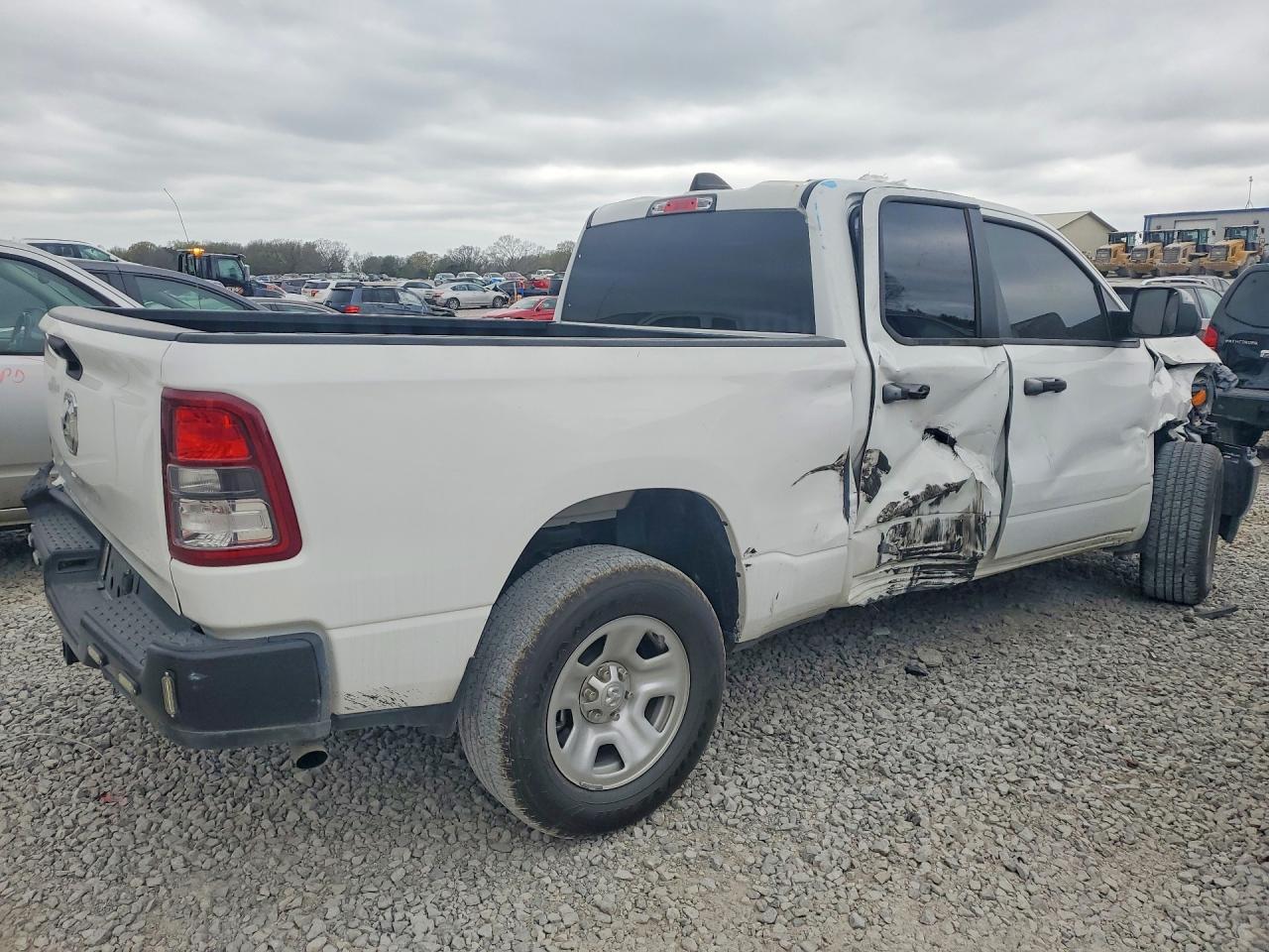 2024 Ram 1500 Tradesman - Фото 3