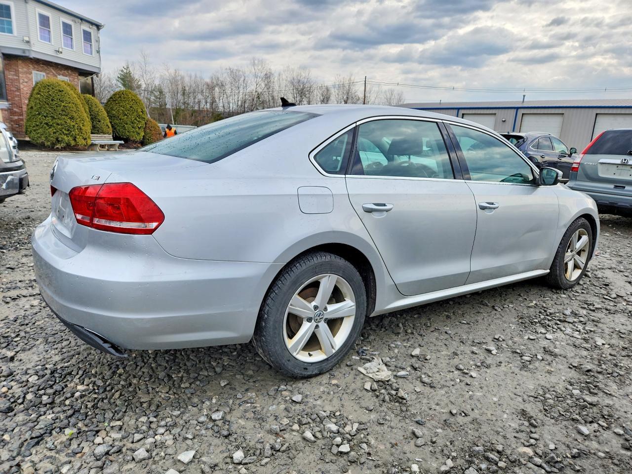 2015 Volkswagen Passat S - Фото 3