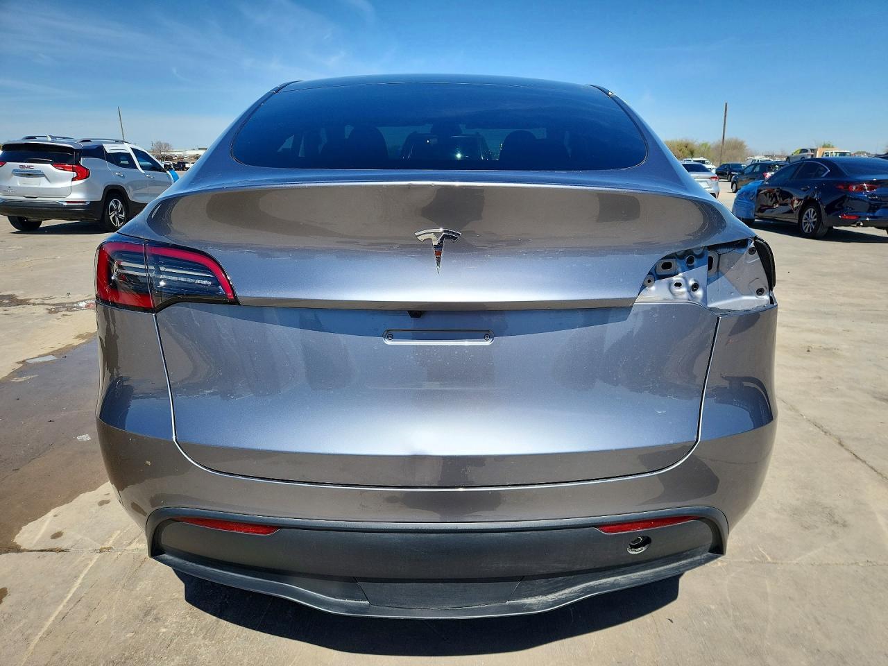 2025 Tesla Model Y - Фото 6