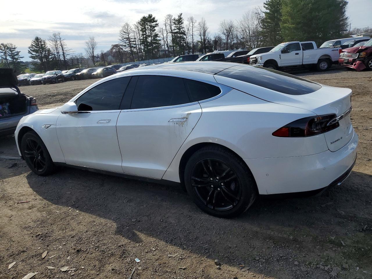 2015 Tesla Model S - Image 2