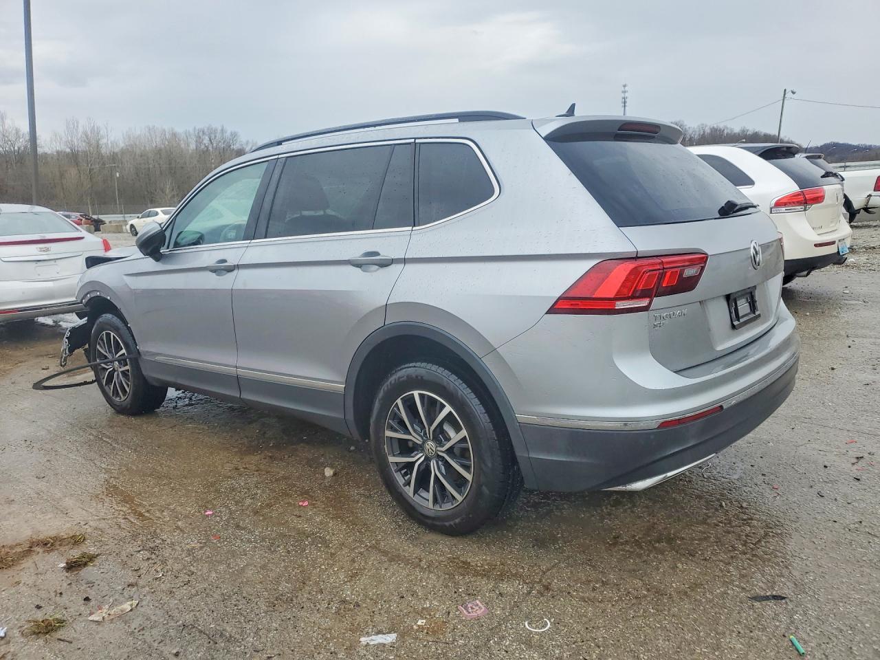 2020 Volkswagen Tiguan Se - Фото 2