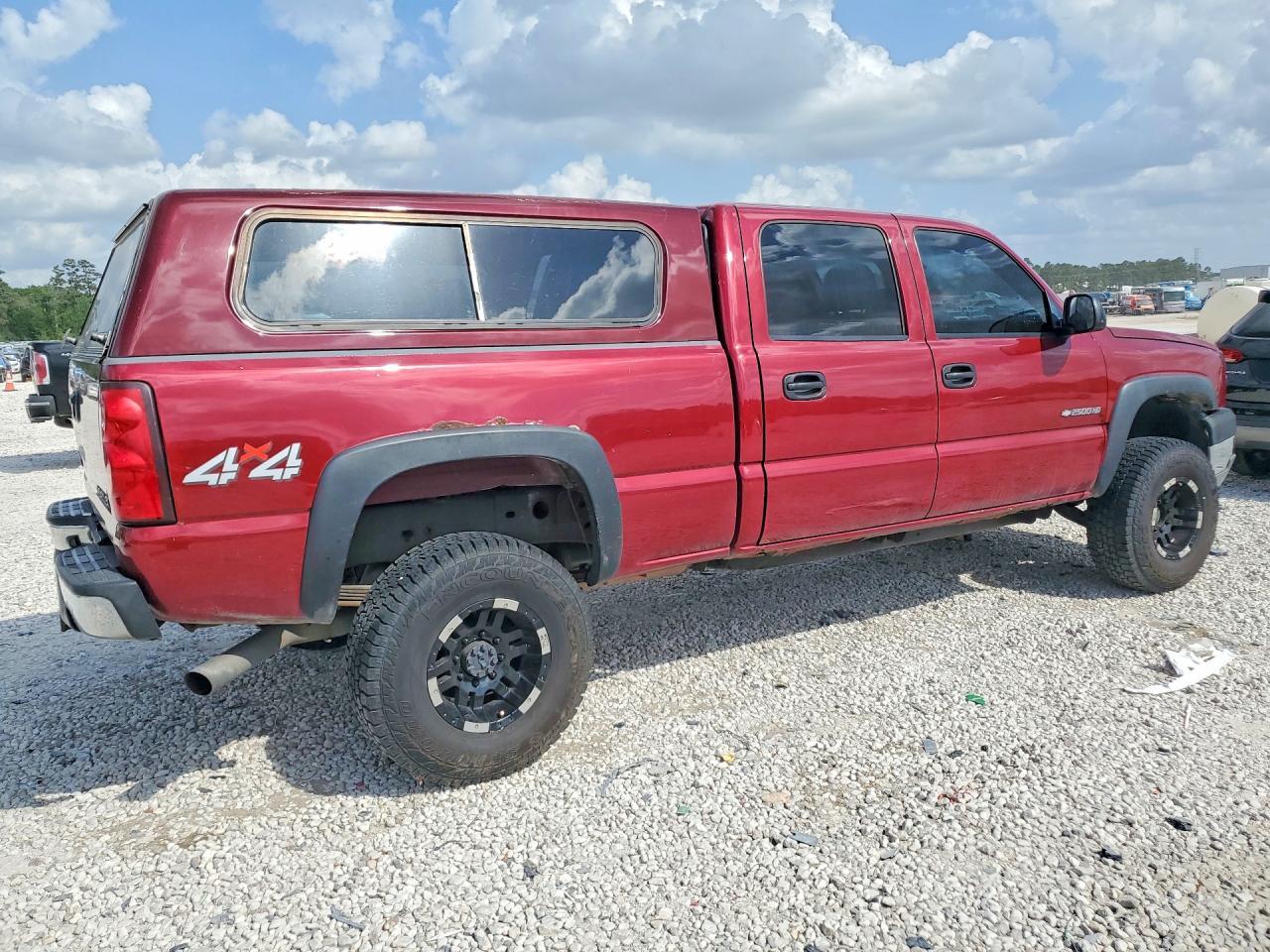 2004 Chevrolet Silverado K2500 Heavy Duty - Image 3