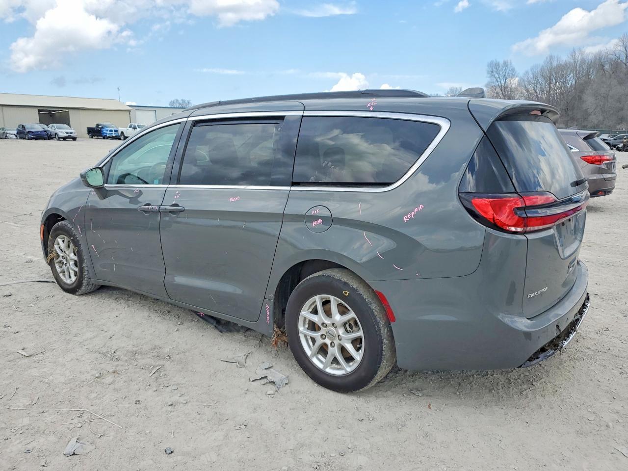 2022 Chrysler Pacifica Touring L - Фото 2