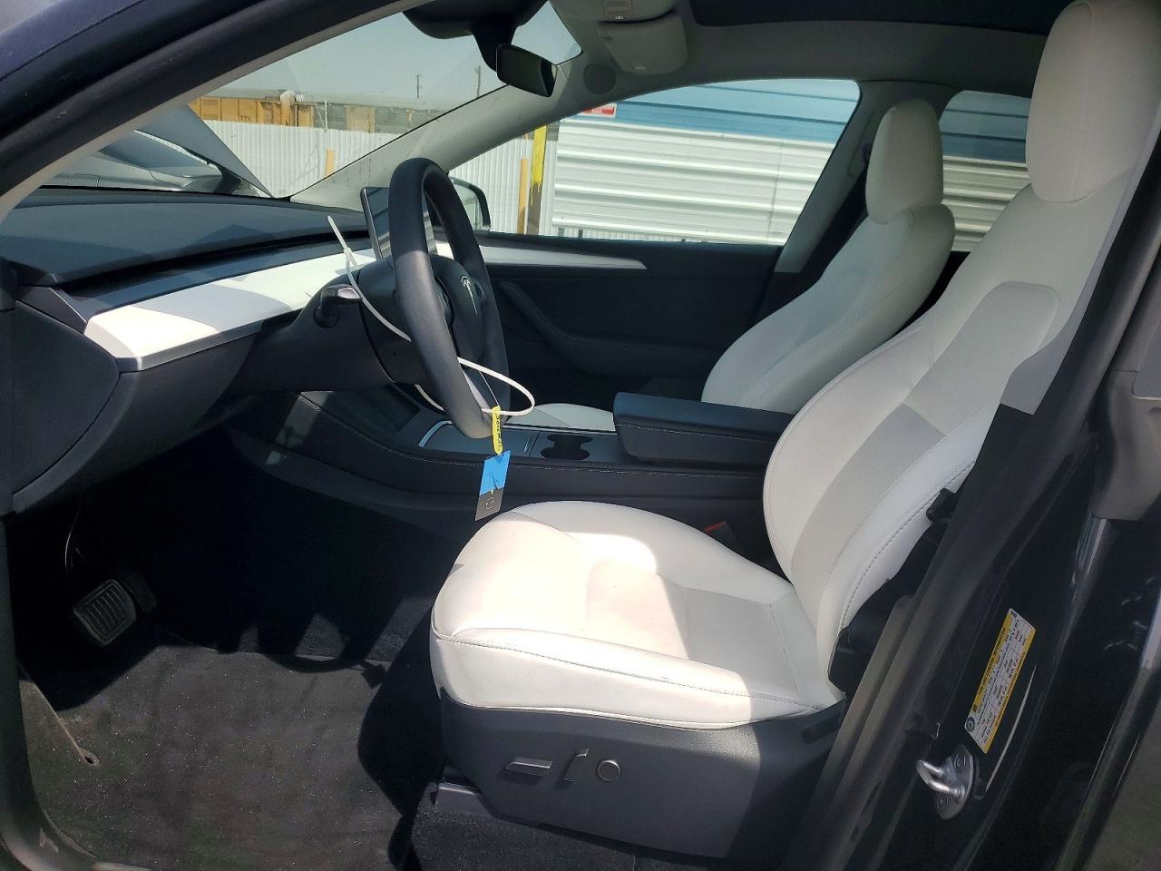2024 Tesla Model Y - Image 7