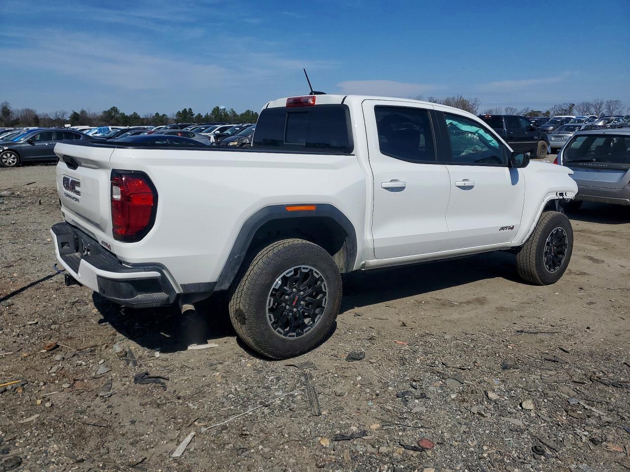 2026 GMC Canyon At4 - Фото 3
