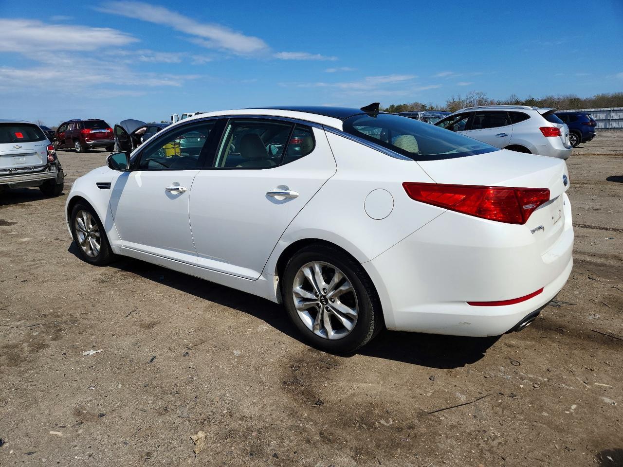 2011 Kia Optima Ex - Image 2