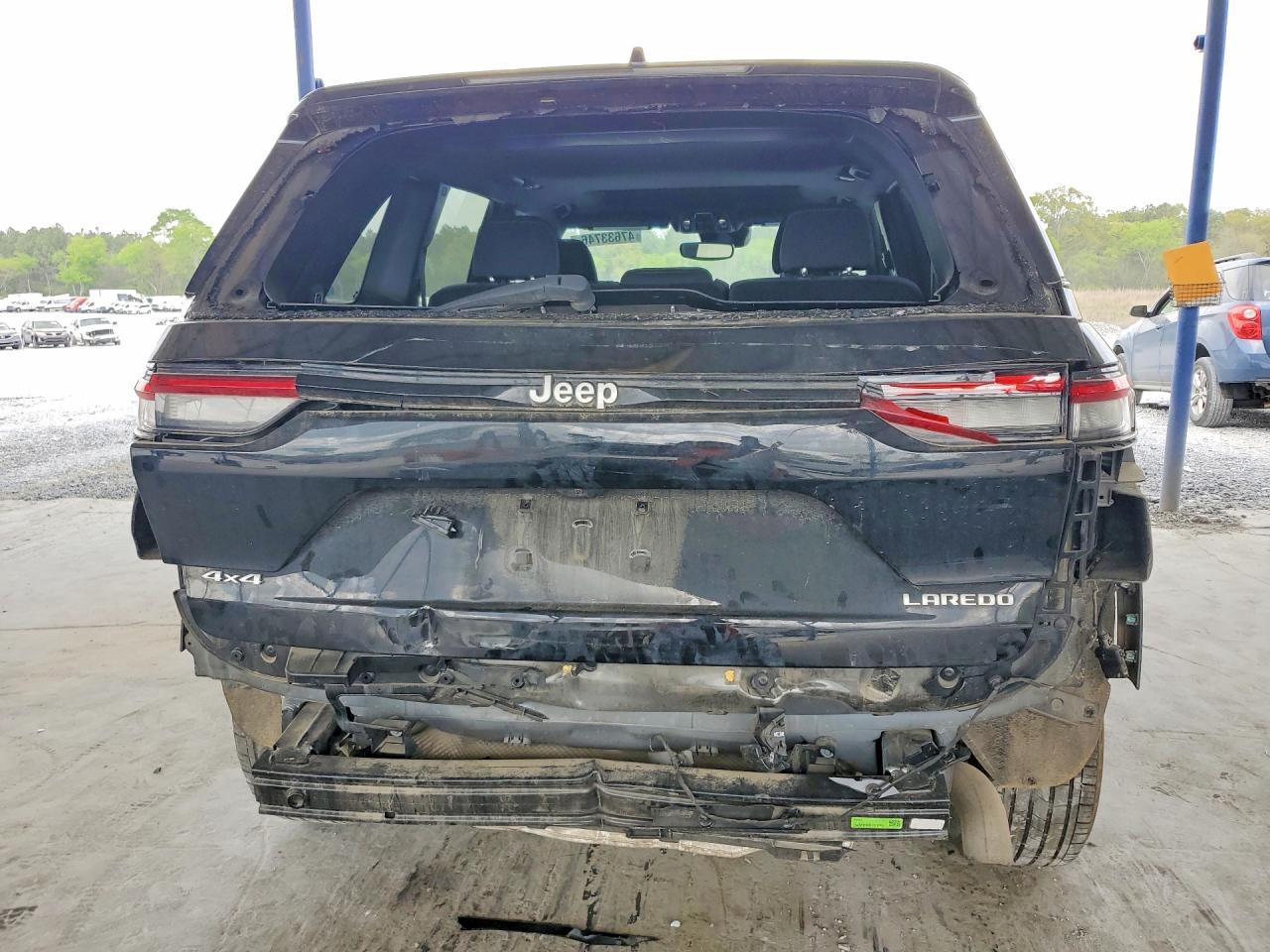 2024 Jeep Grand Cherokee Laredo - Image 6