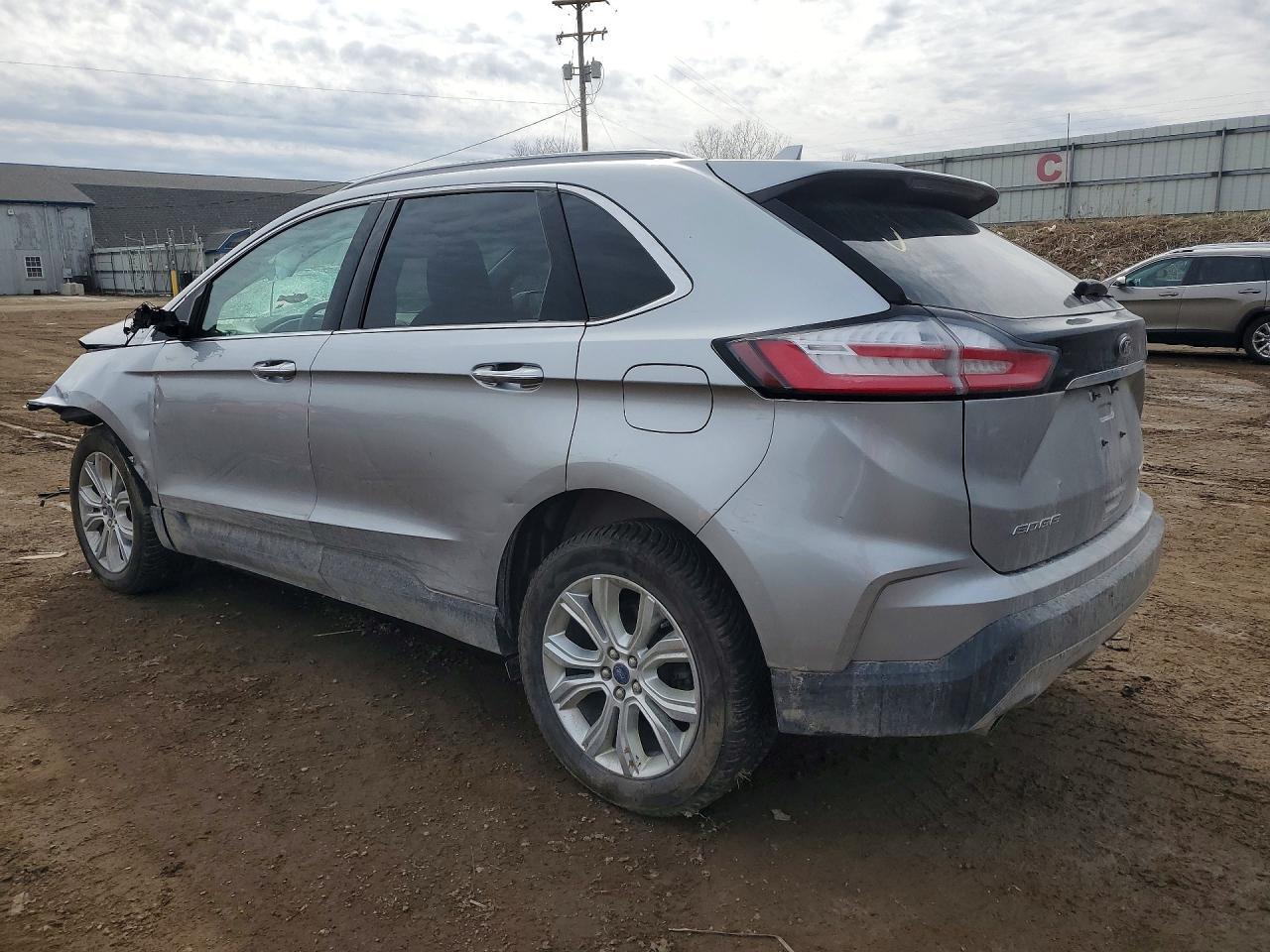2020 Ford Edge Titanium - Image 2