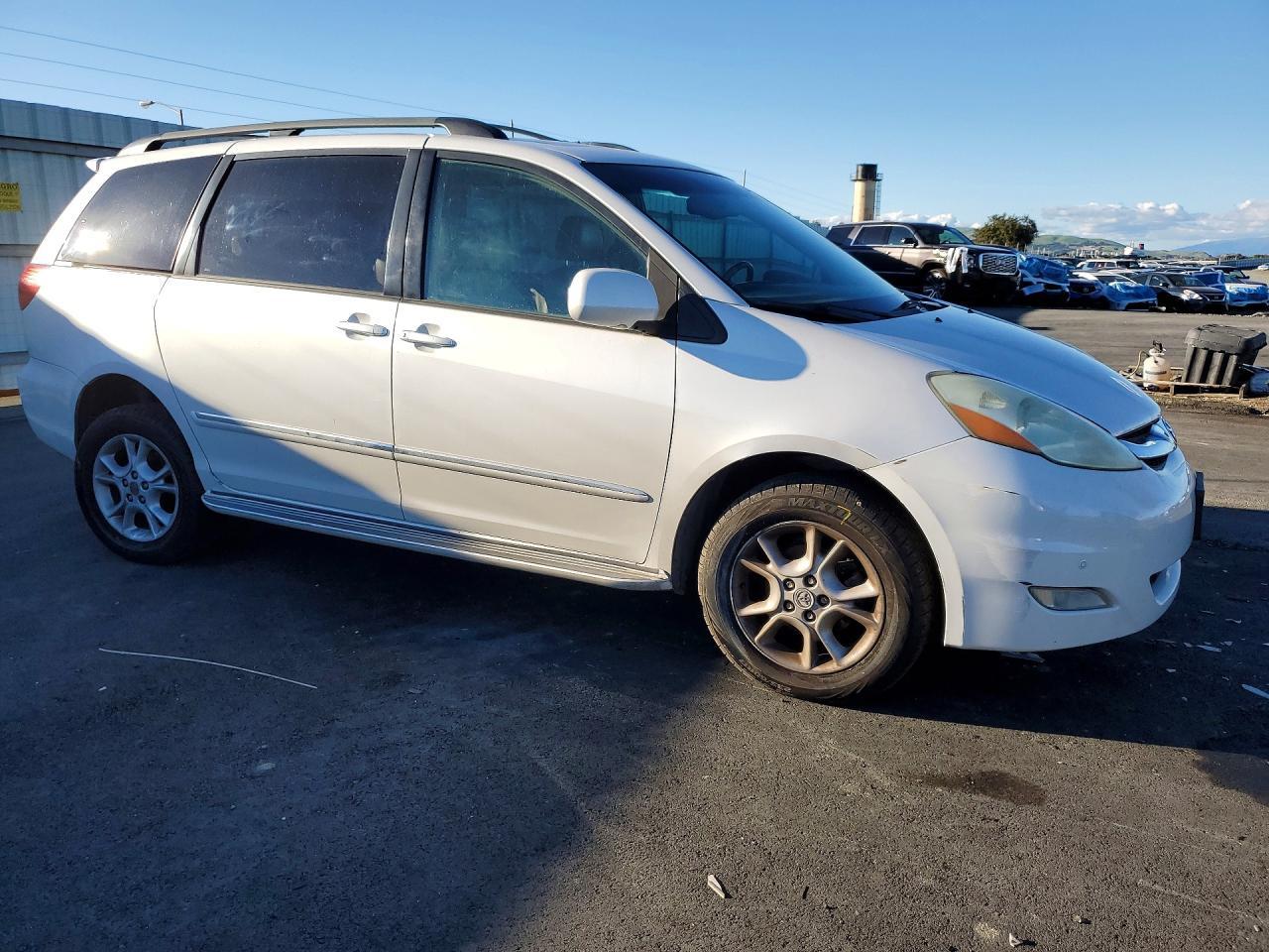 2006 Toyota Sienna Xle Limited 7 Passenger - Image 4