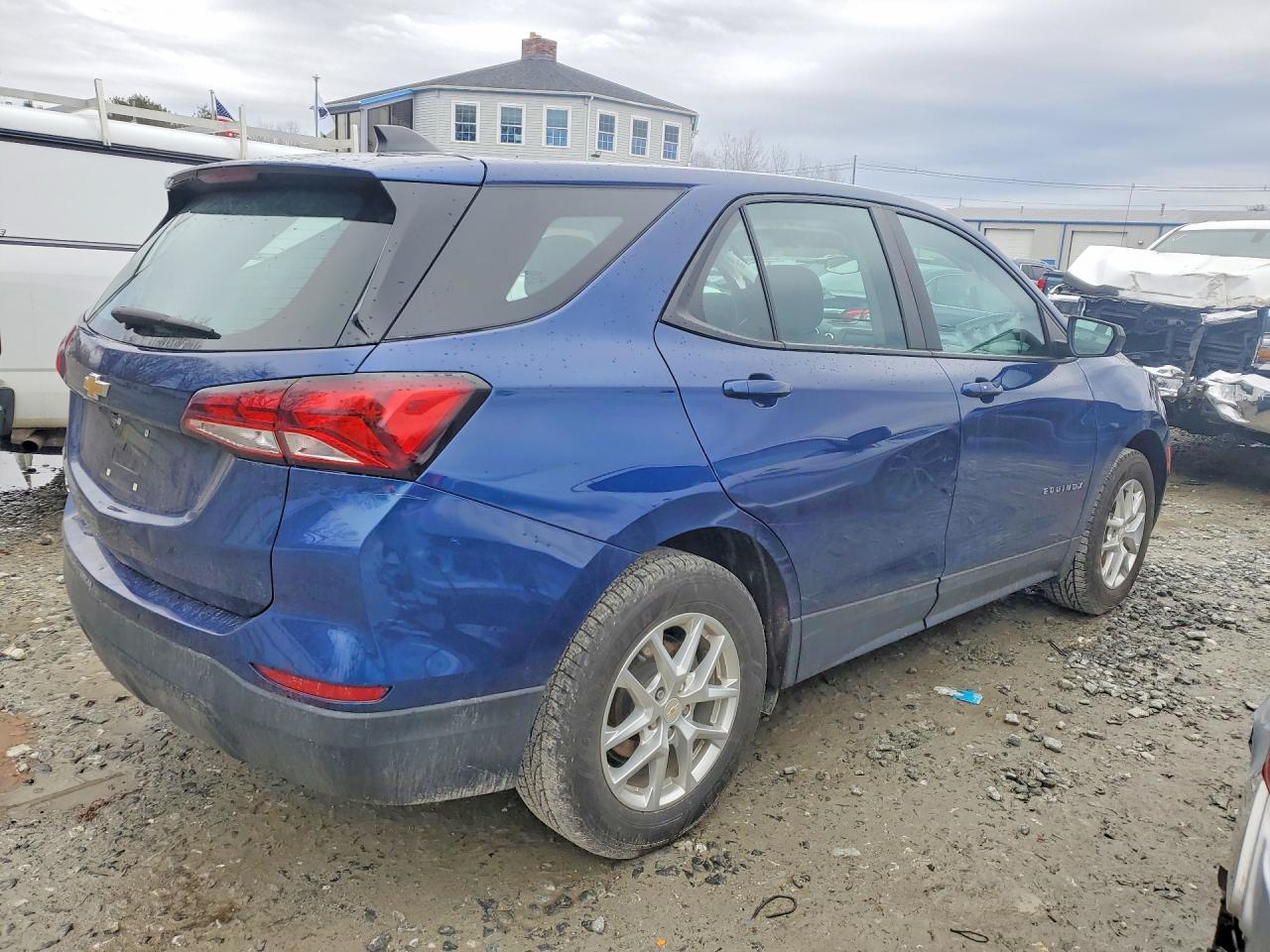 2022 Chevrolet Equinox Ls - Фото 3