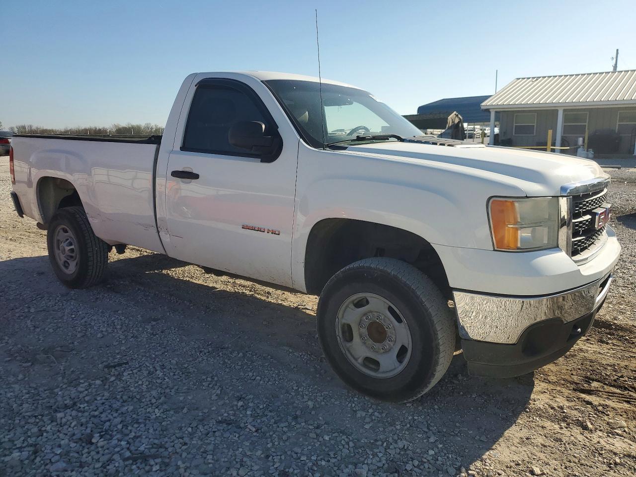 2011 GMC Sierra C2500 Heavy Duty - Image 4