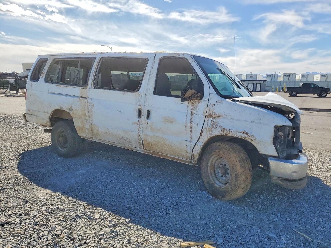 2008 Ford Econoline E350 Super Duty Wagon - Image 4