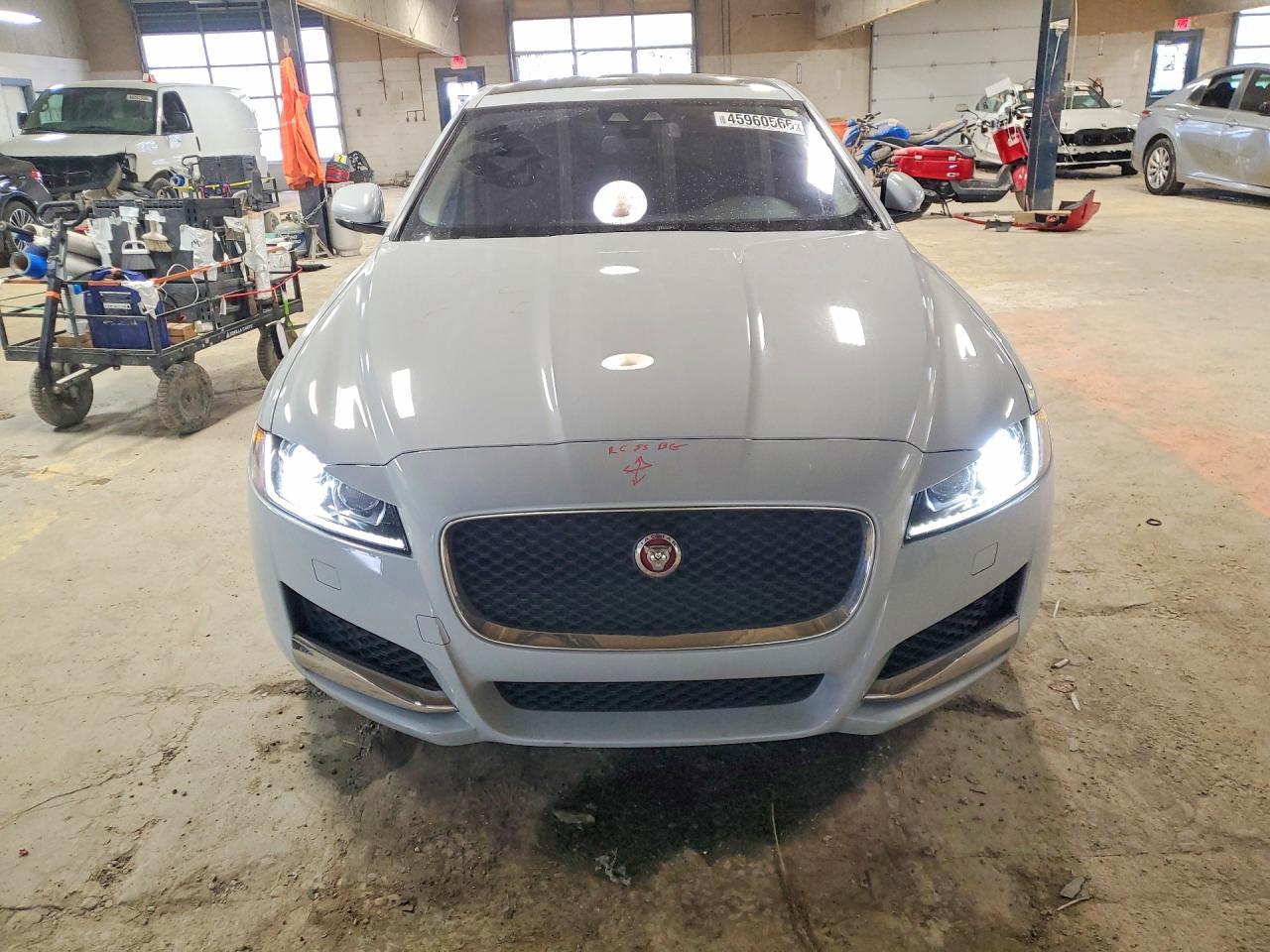 2017 Jaguar Xf Premium - Image 5