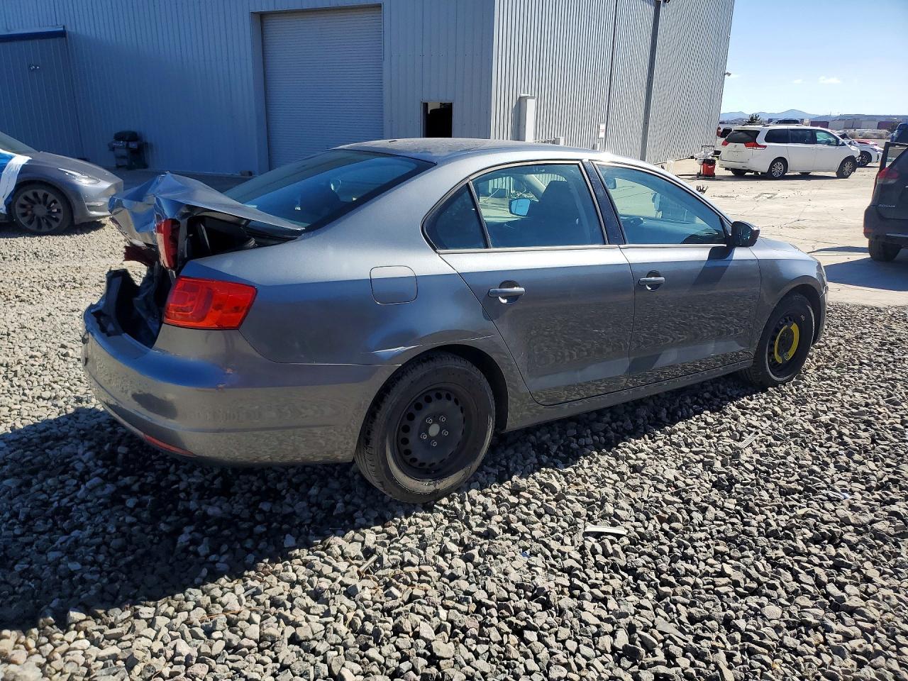 2014 Volkswagen Jetta Base - Image 3