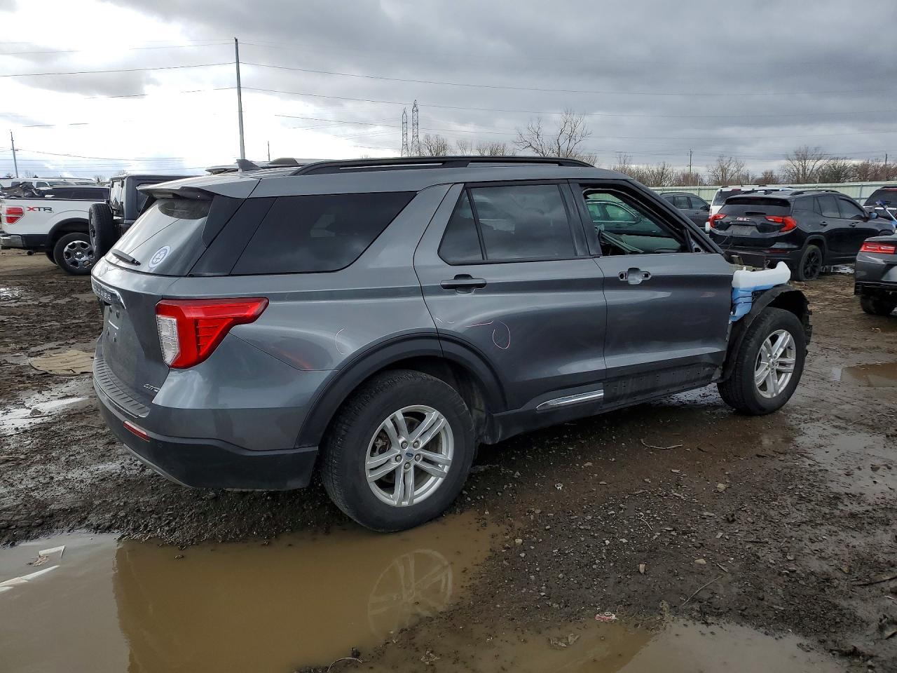 2023 Ford Explorer Xlt - Image 3