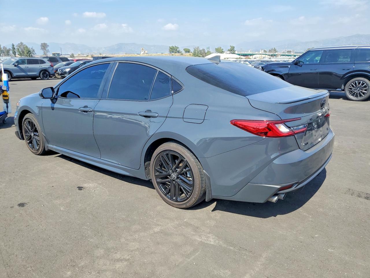 2026 Toyota Camry Se - Фото 2