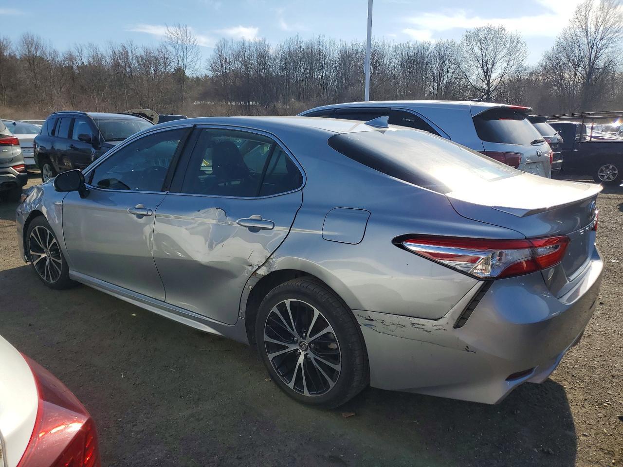 2020 Toyota Camry Se - Image 2