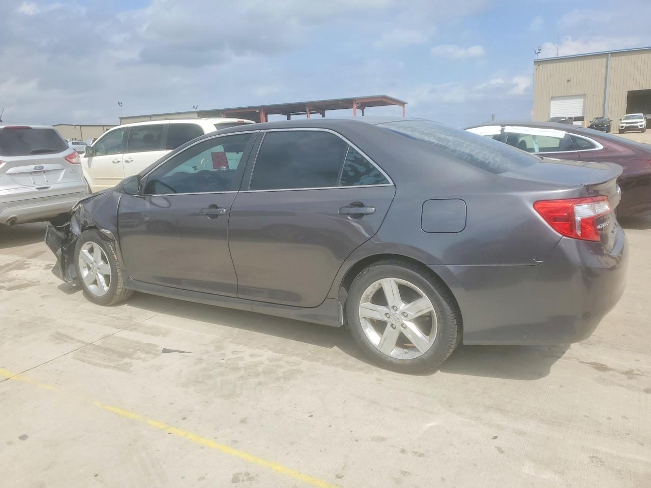2014 Toyota Camry Se - Фото 2