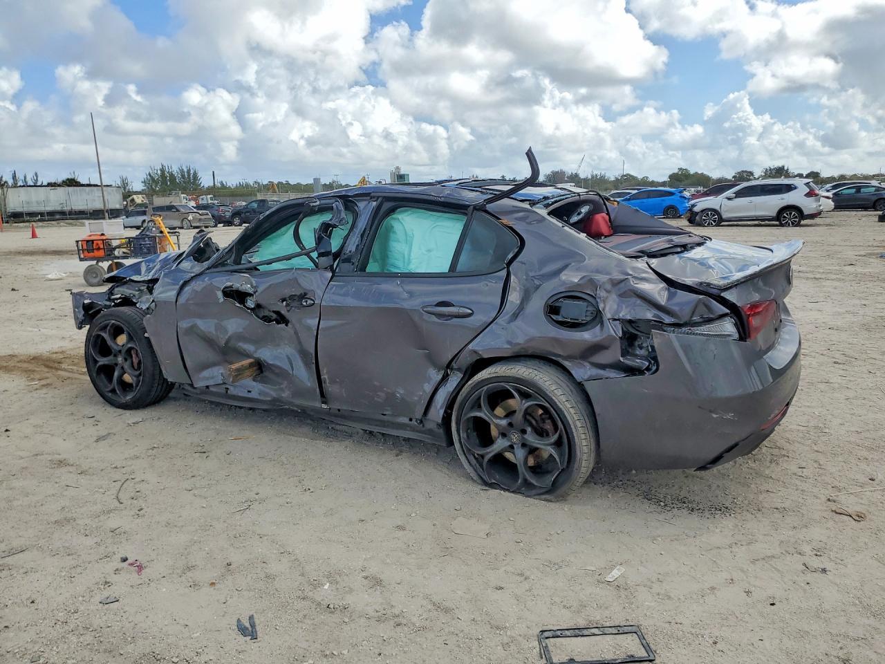 2017 Alfa Romeo Giulia Ti - Фото 2