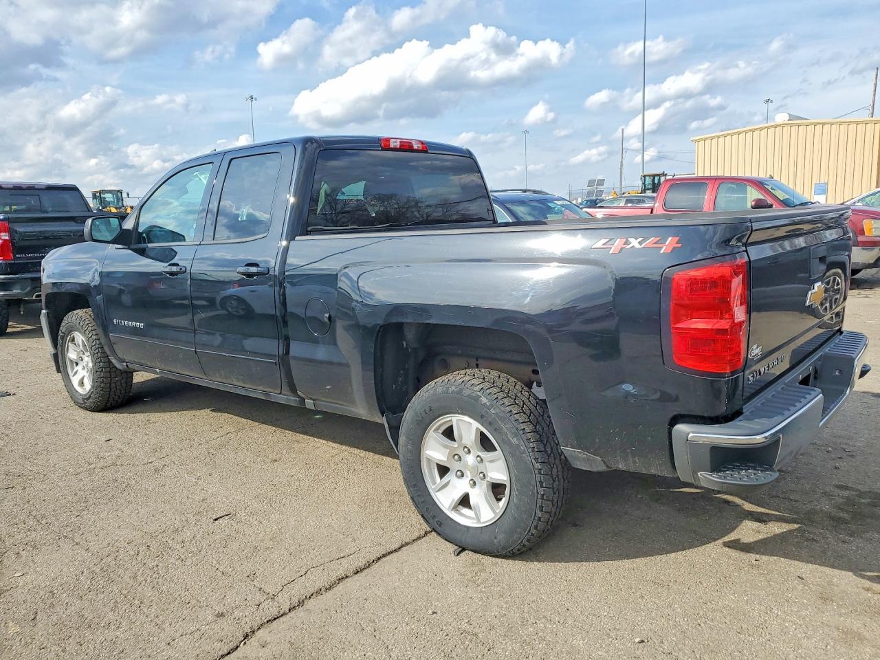 2018 Chev Silverado K1500 Lt - Фото 2