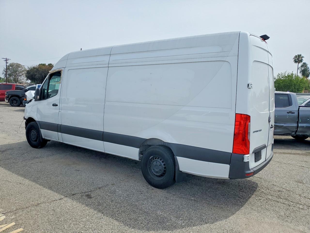 2024 Mercedes-Benz Sprinter 2500 - Фото 2
