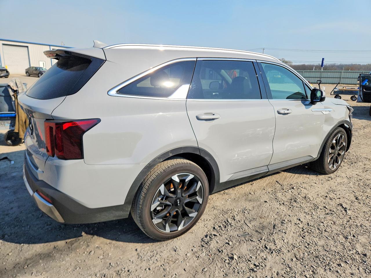 2026 Kia Sorento Ex - Image 3
