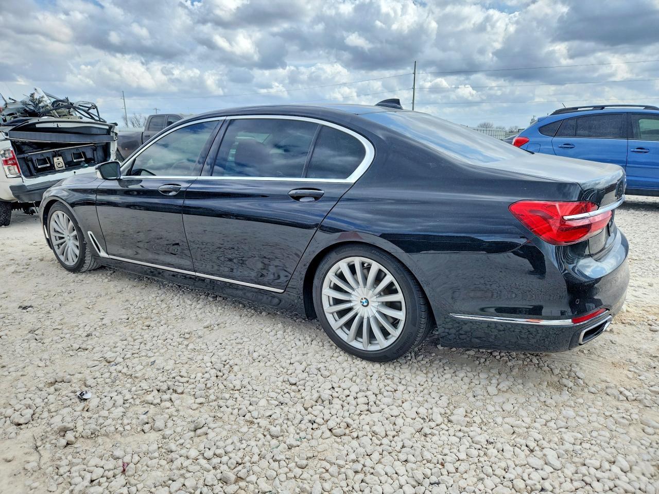 2016 BMW 750 I - Фото 2