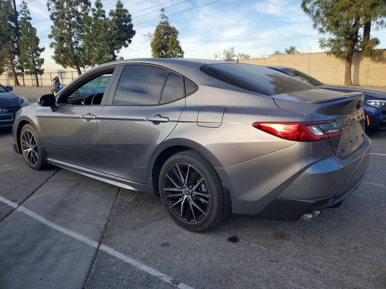 2026 Toyota Camry Se - Фото 2