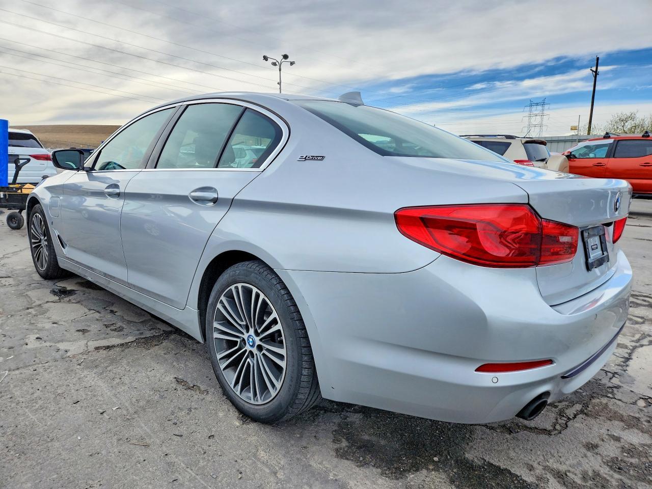 2019 BMW 530Xe - Фото 2