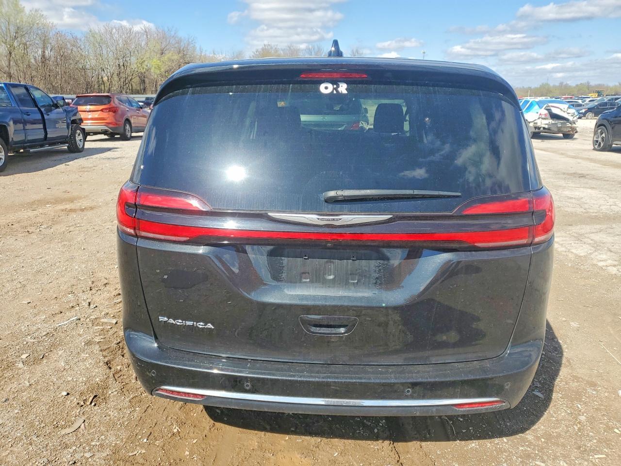 2023 Chrysler Pacifica Touring L - Image 6