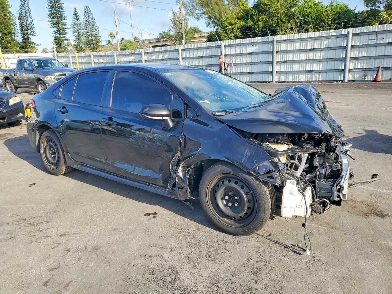 2021 Toyota Corolla Le - Фото 4