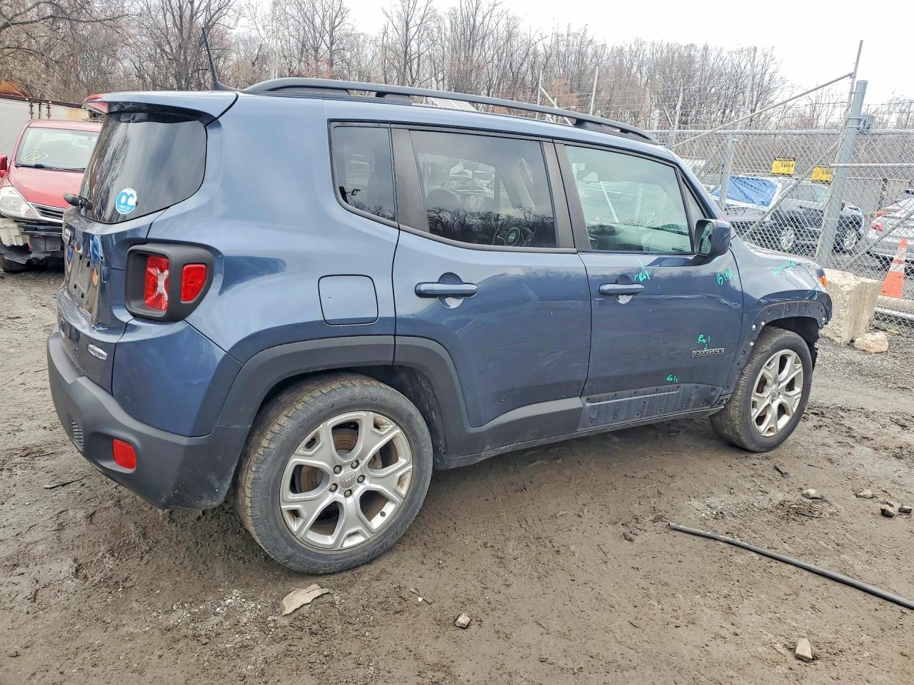 2019 Jeep Renegade Latitude - Image 3