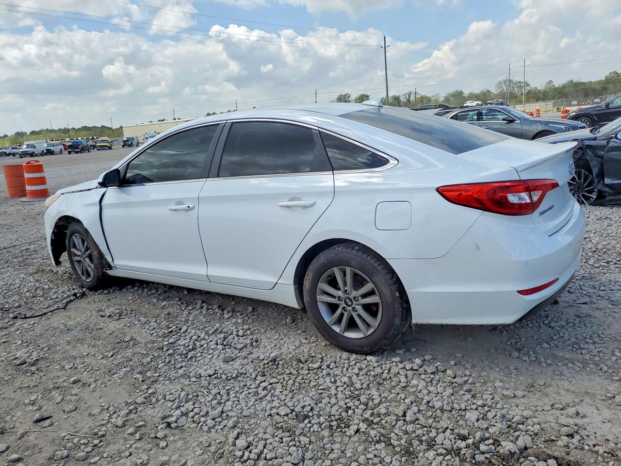 2015 Hyundai Sonata Se - Image 2
