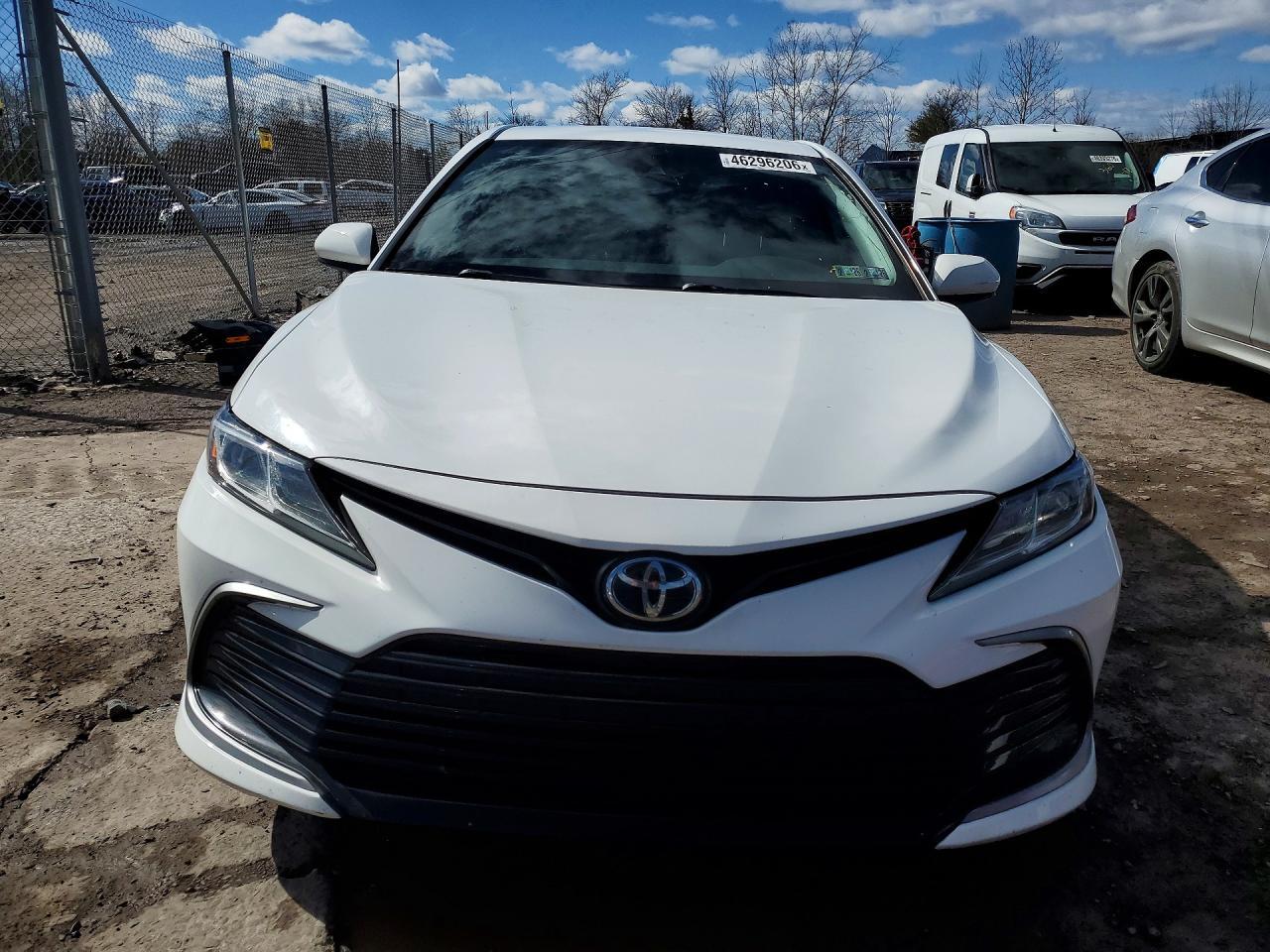 2021 Toyota Camry Le - Фото 5