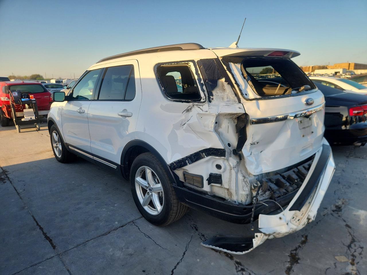 2019 Ford Explorer Xlt - Image 2