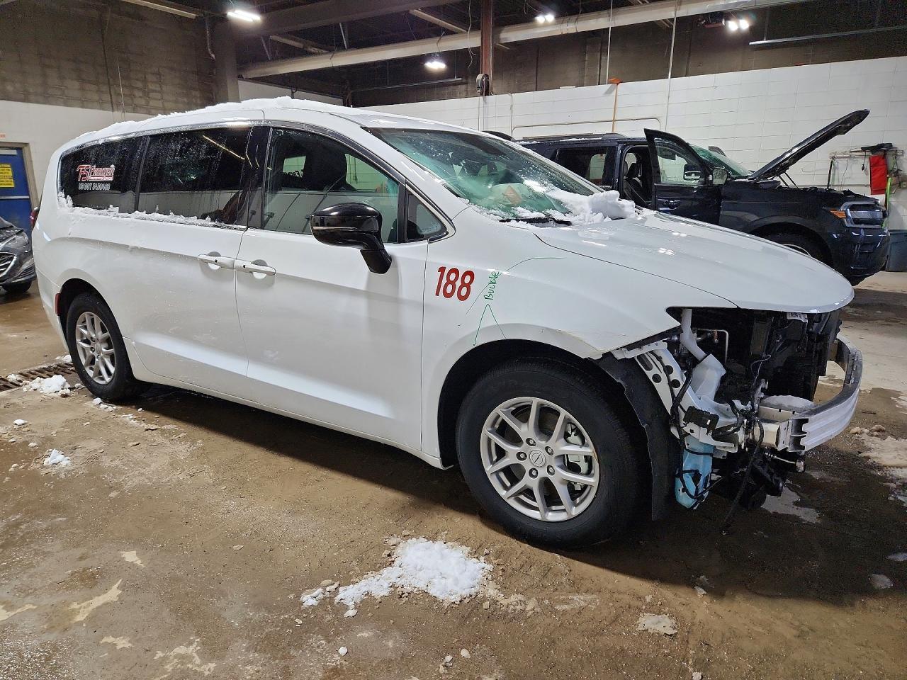 2025 Chrysler Voyager Lx - Фото 4