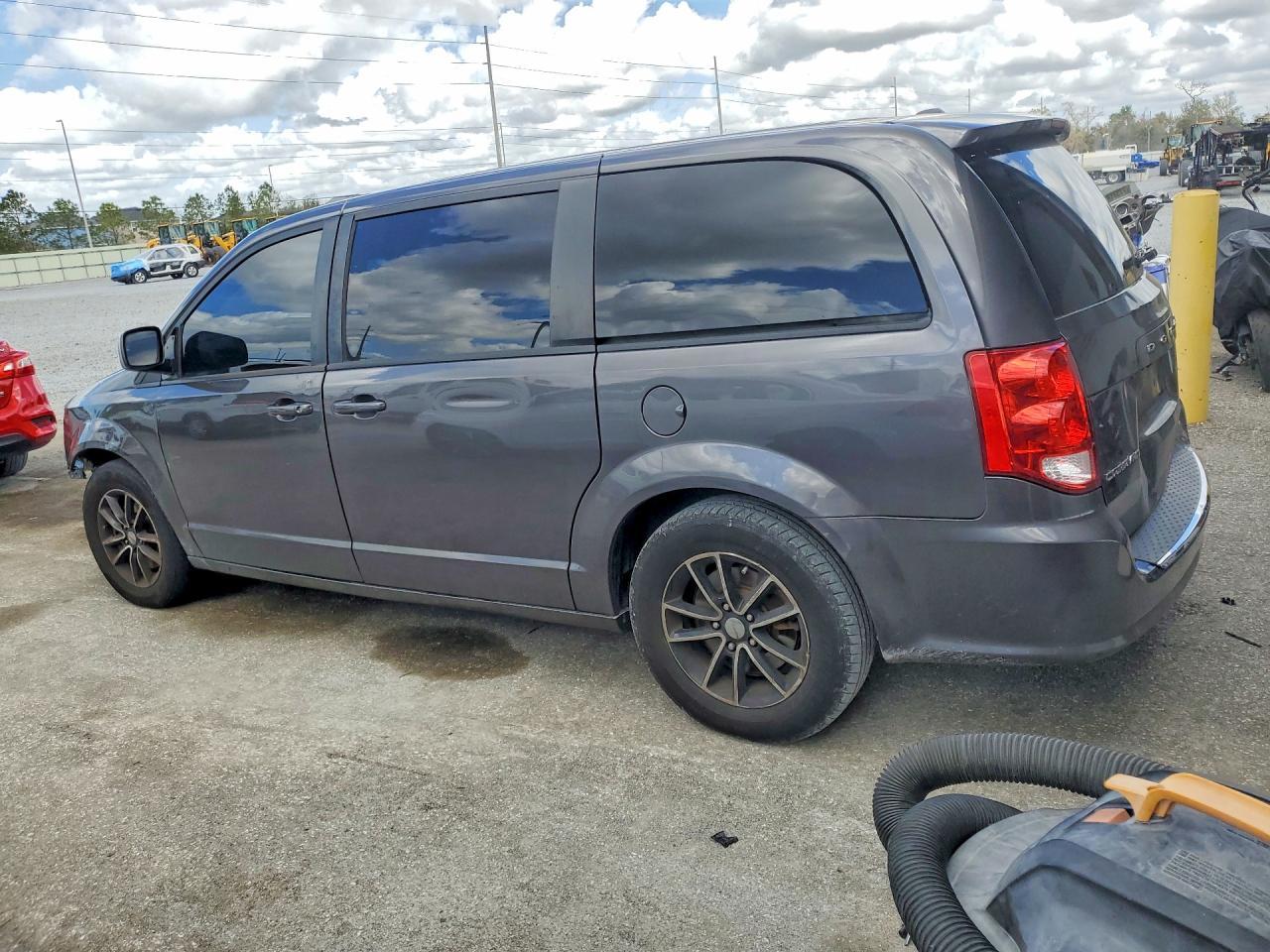 2019 Dodge Grand Caravan Gt - Image 2