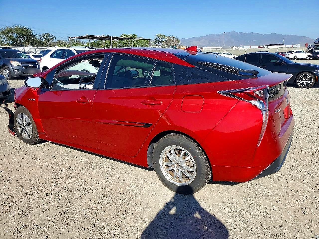 2016 Toyota Prius Three - Фото 2