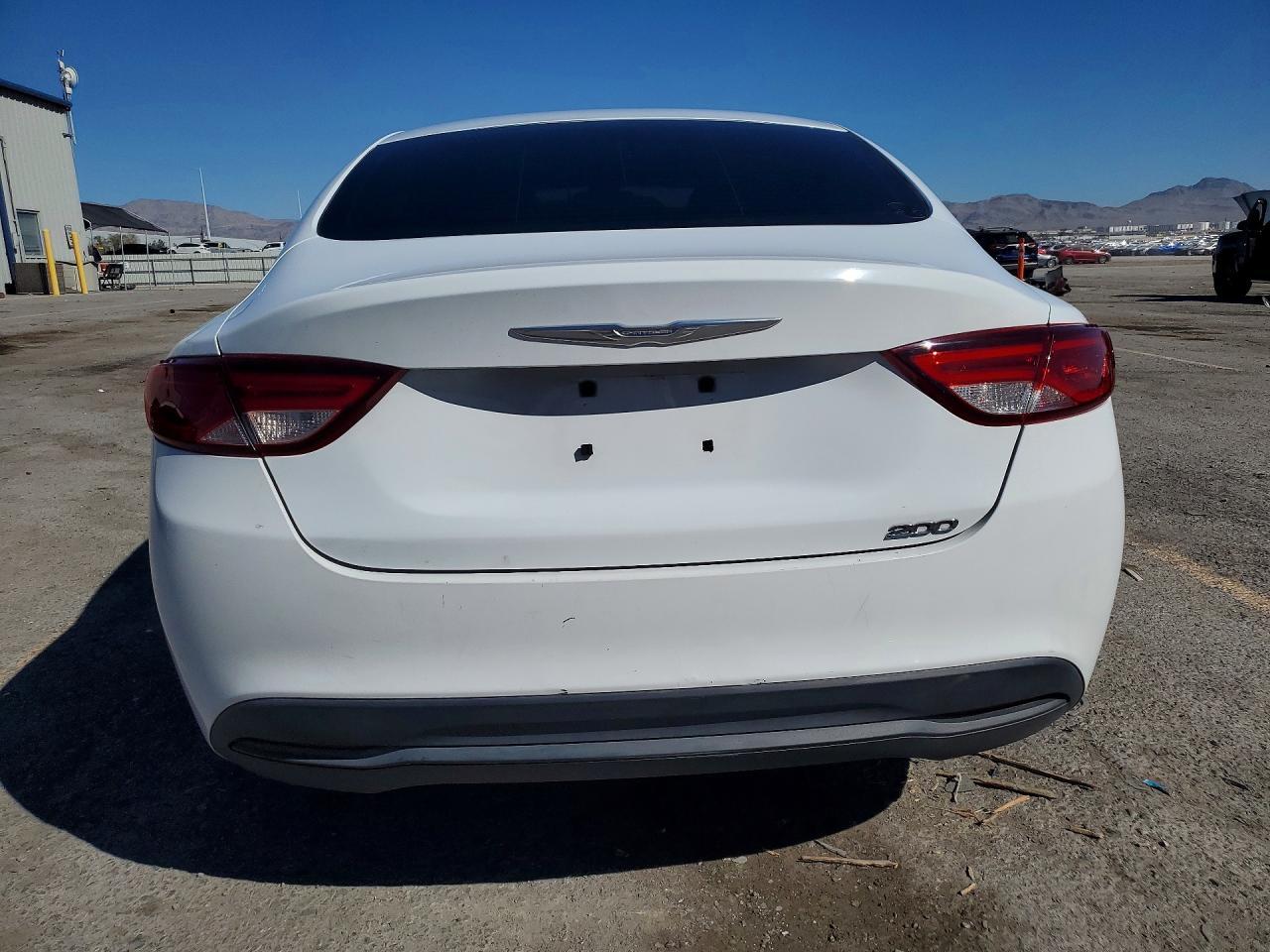 2016 Chrysler 200 Lx - Фото 6