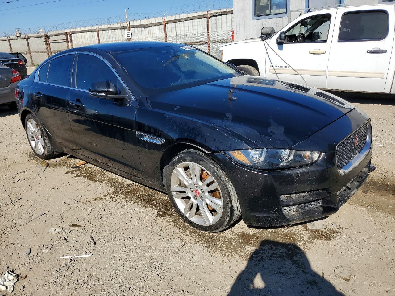 2019 Jaguar Xe Awd 4C 25T - Image 4