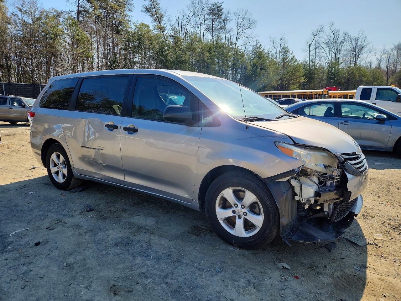 2011 Toyota Sienna Base 7-Passenger - Image 4