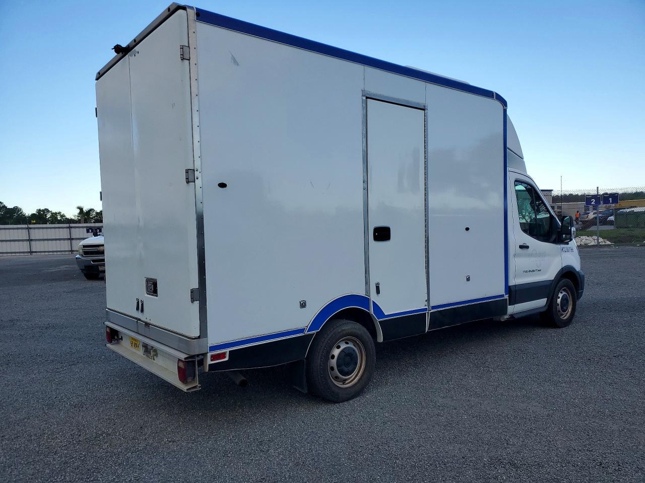 2020 Ford Transit Delivery Truck - Фото 3