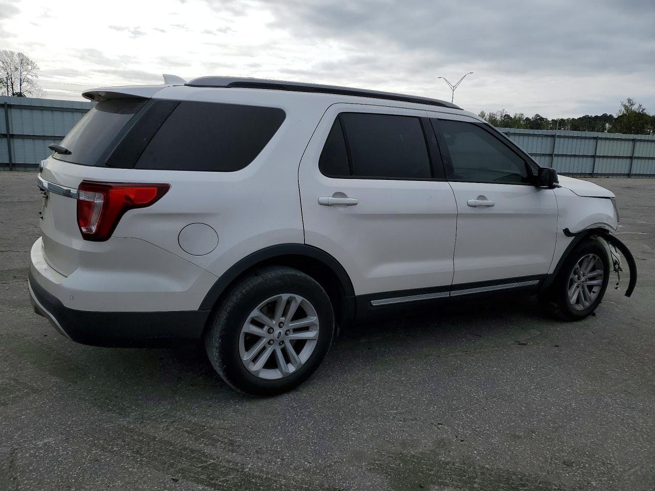 2017 Ford Explorer Xlt - Фото 3