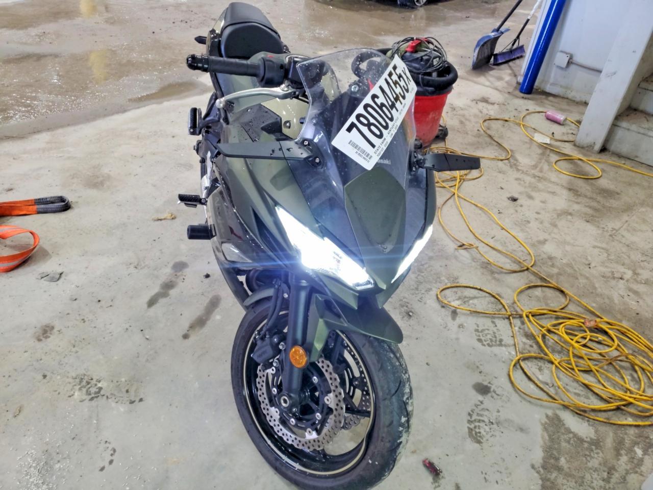 2024 Kawasaki Ex650 R - Image 2