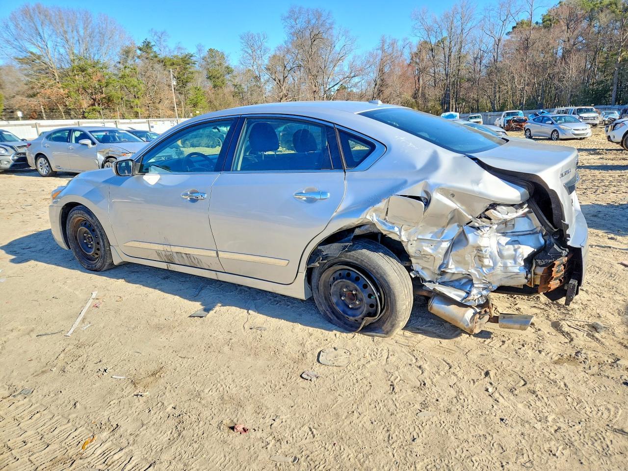 2015 Nissan Altima 2.5 S - Фото 2
