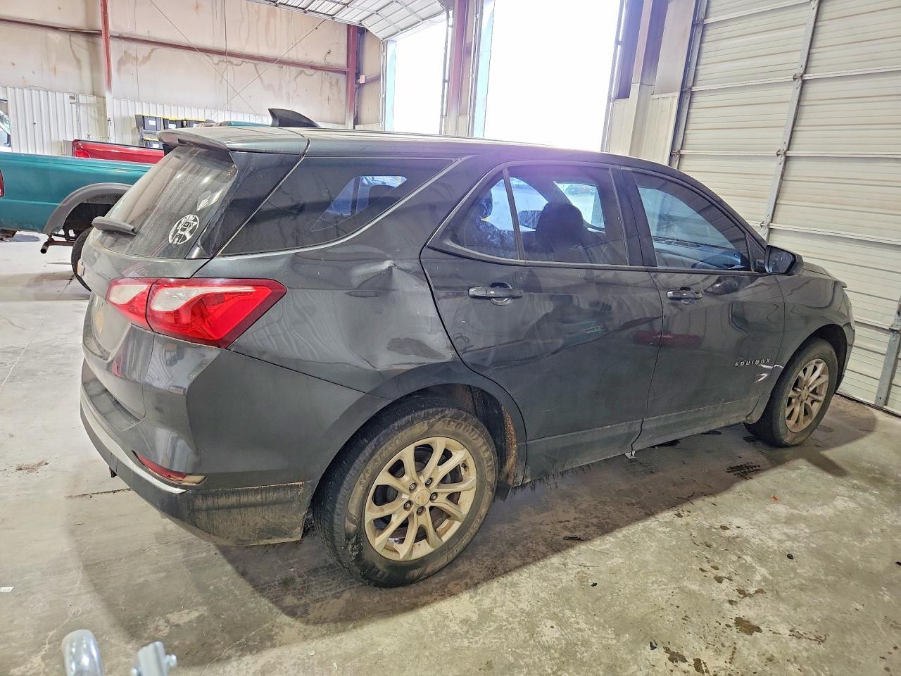 2018 Chevrolet Equinox Ls - Фото 3