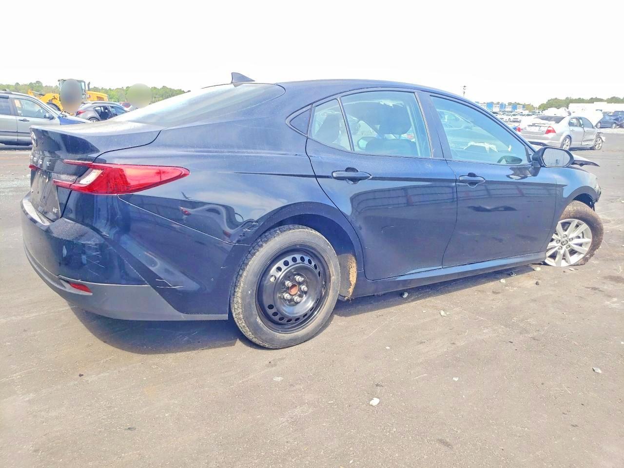 2025 Toyota Camry Le - Фото 3