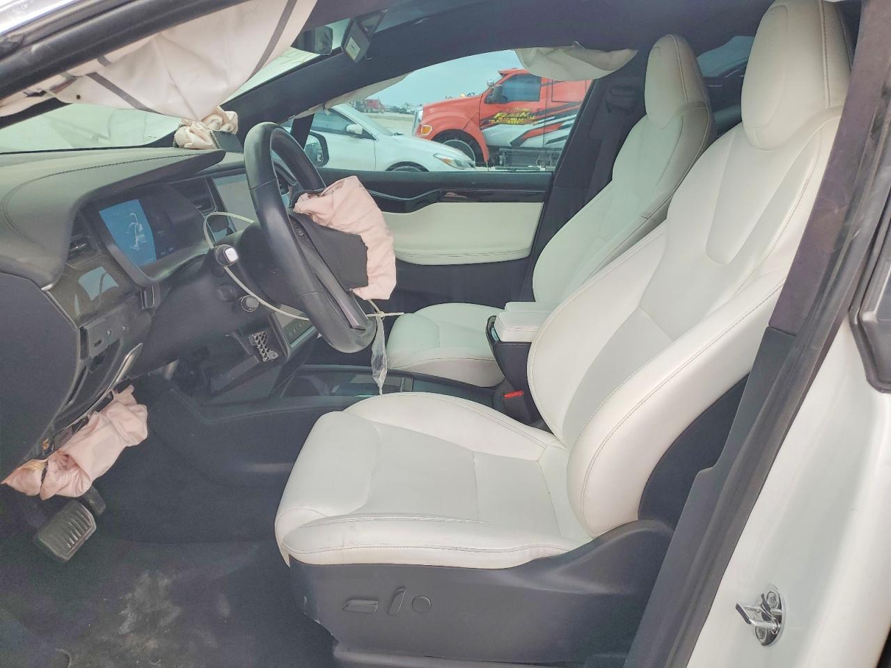 2020 Tesla Model X - Фото 7