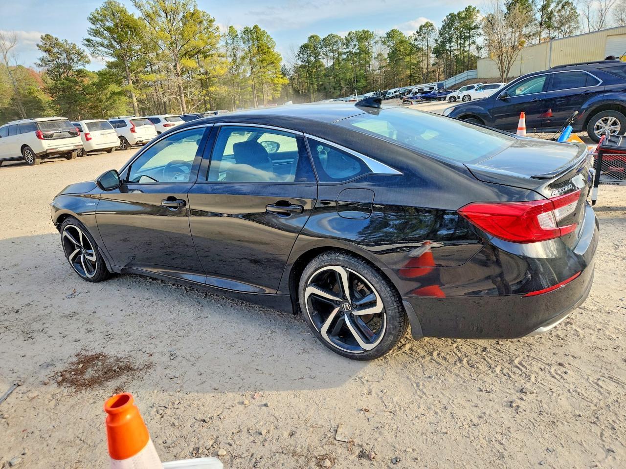 2022 Honda Accord Hybrid Sport - Image 2