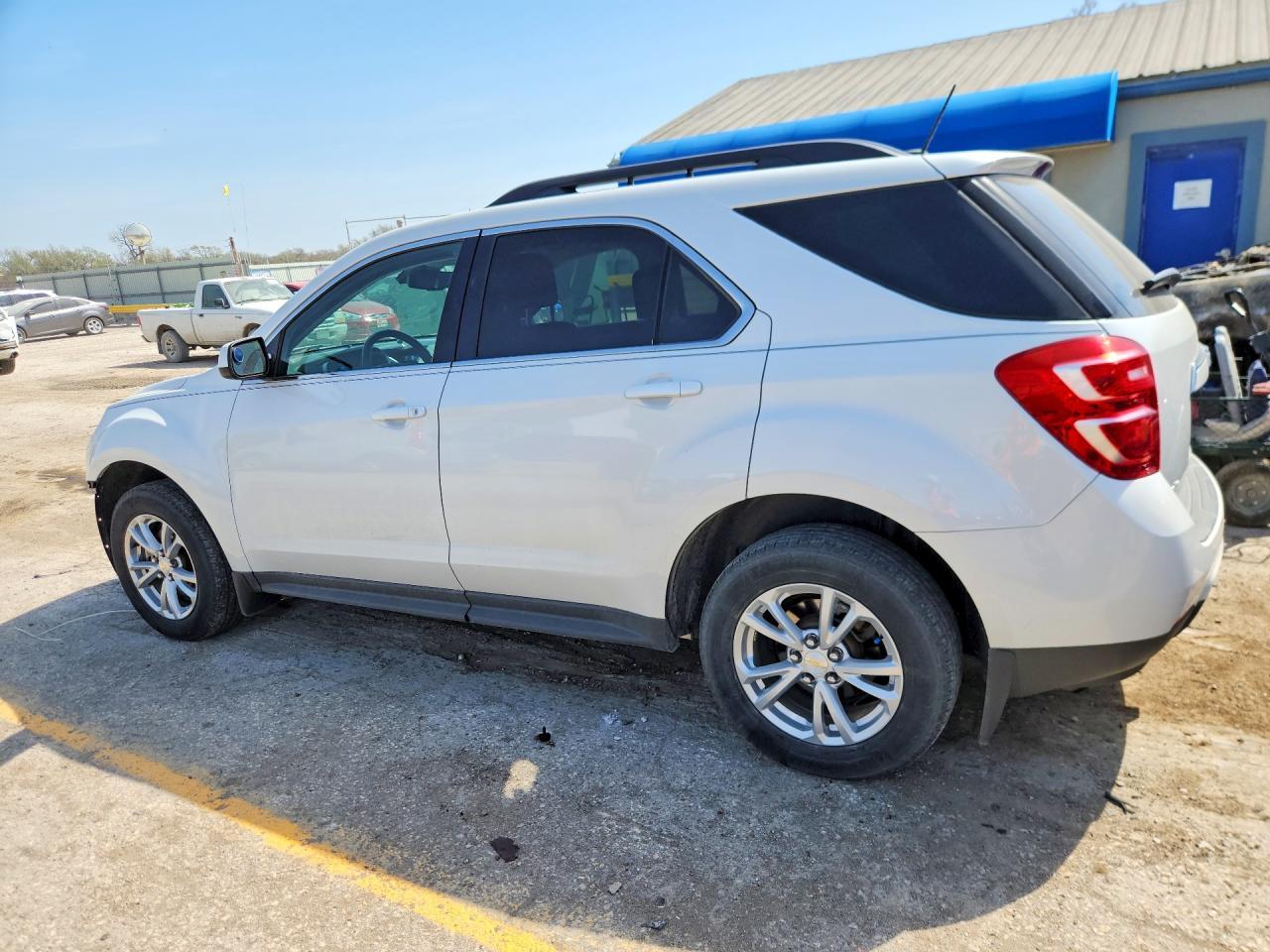 2016 Chevrolet Equinox Lt - Image 2